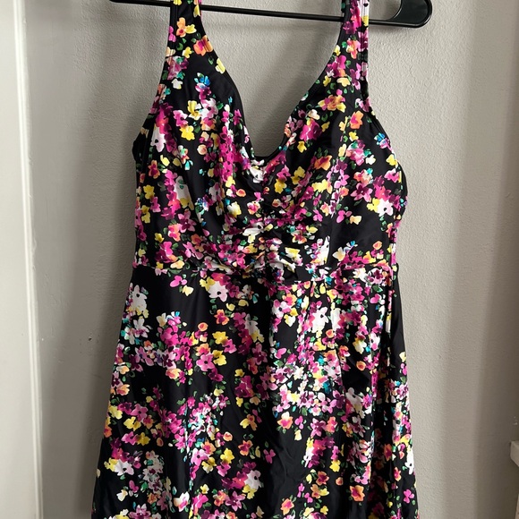 Lands' End Black Floral One-Piece Swimdress - Picture 4 of 5